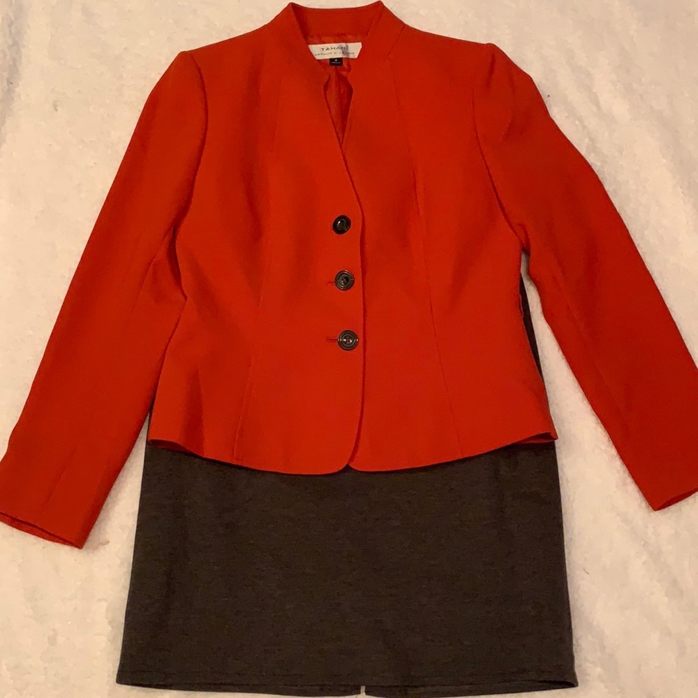 TAHARI 2 piece suit, sz 4, orange and Gray